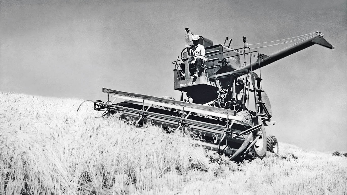 1954 Maaidorsers op hellingen