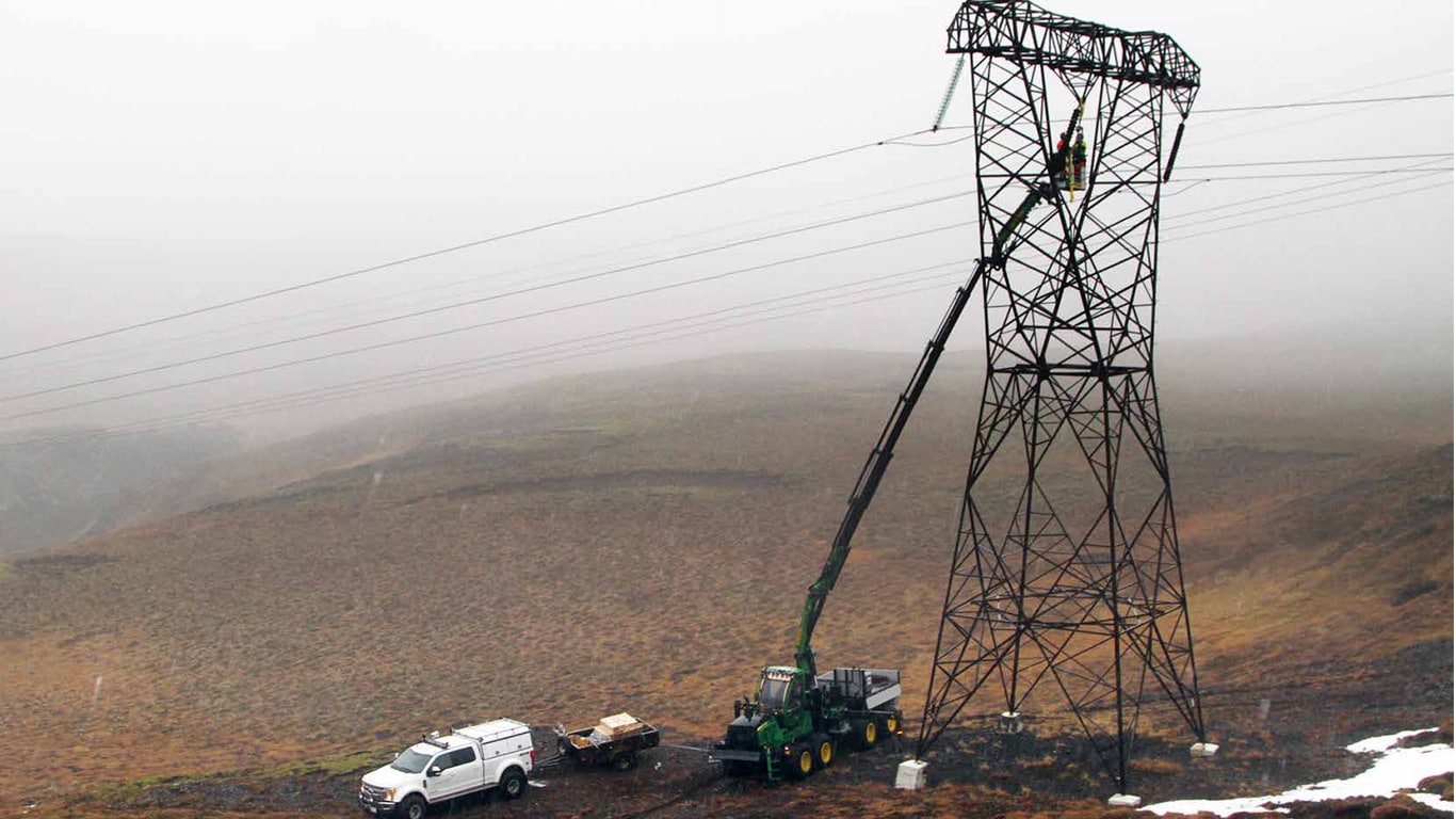 John Deere 1510G équipé d’une grue Palfinger