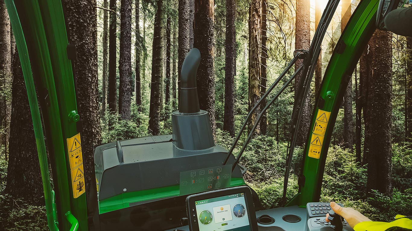 Vu sur la forêt depuis une machine forestière John Deere