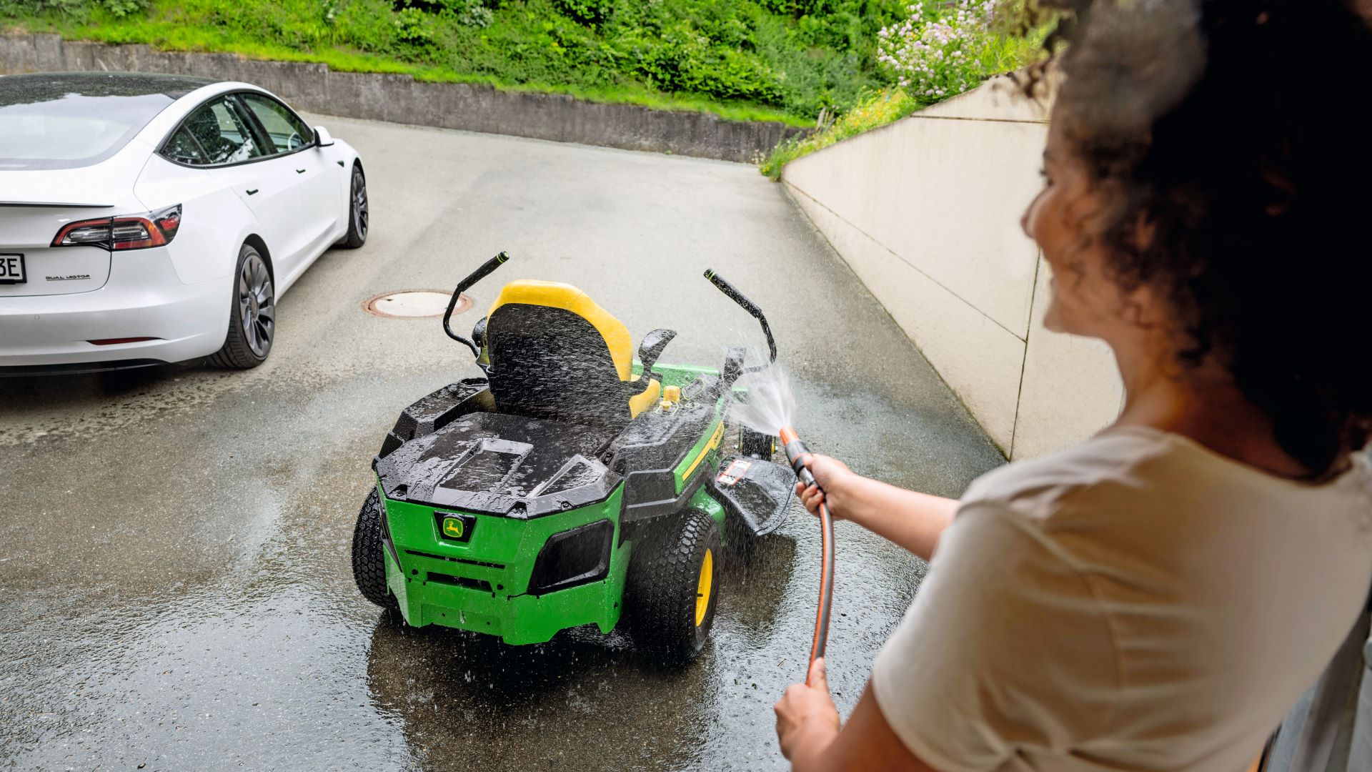 John Deere introduceert de volledig nieuwe Z370R Electric ZTrak™-maaier