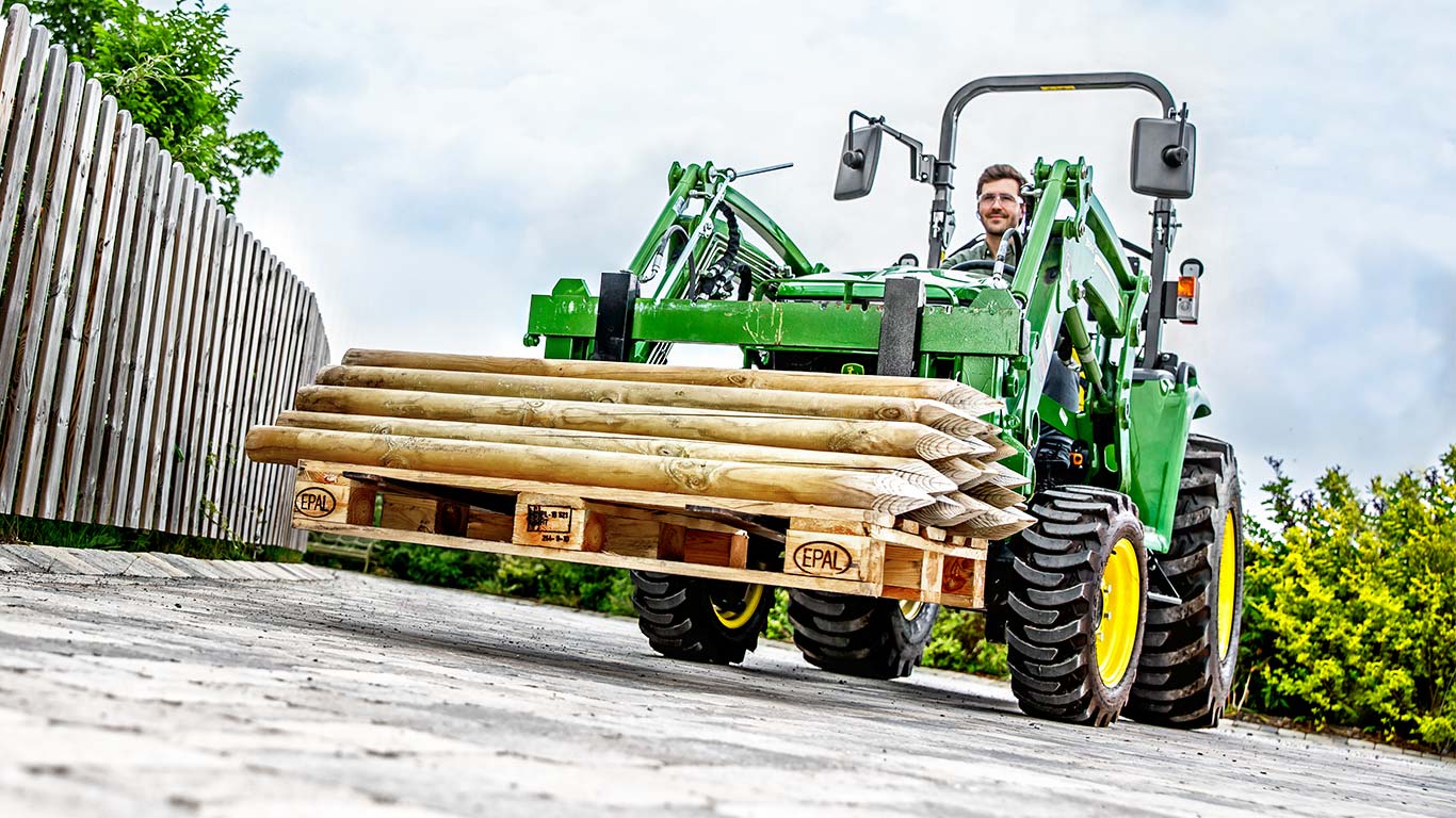 Compact utility tractor met lader 300E MSL