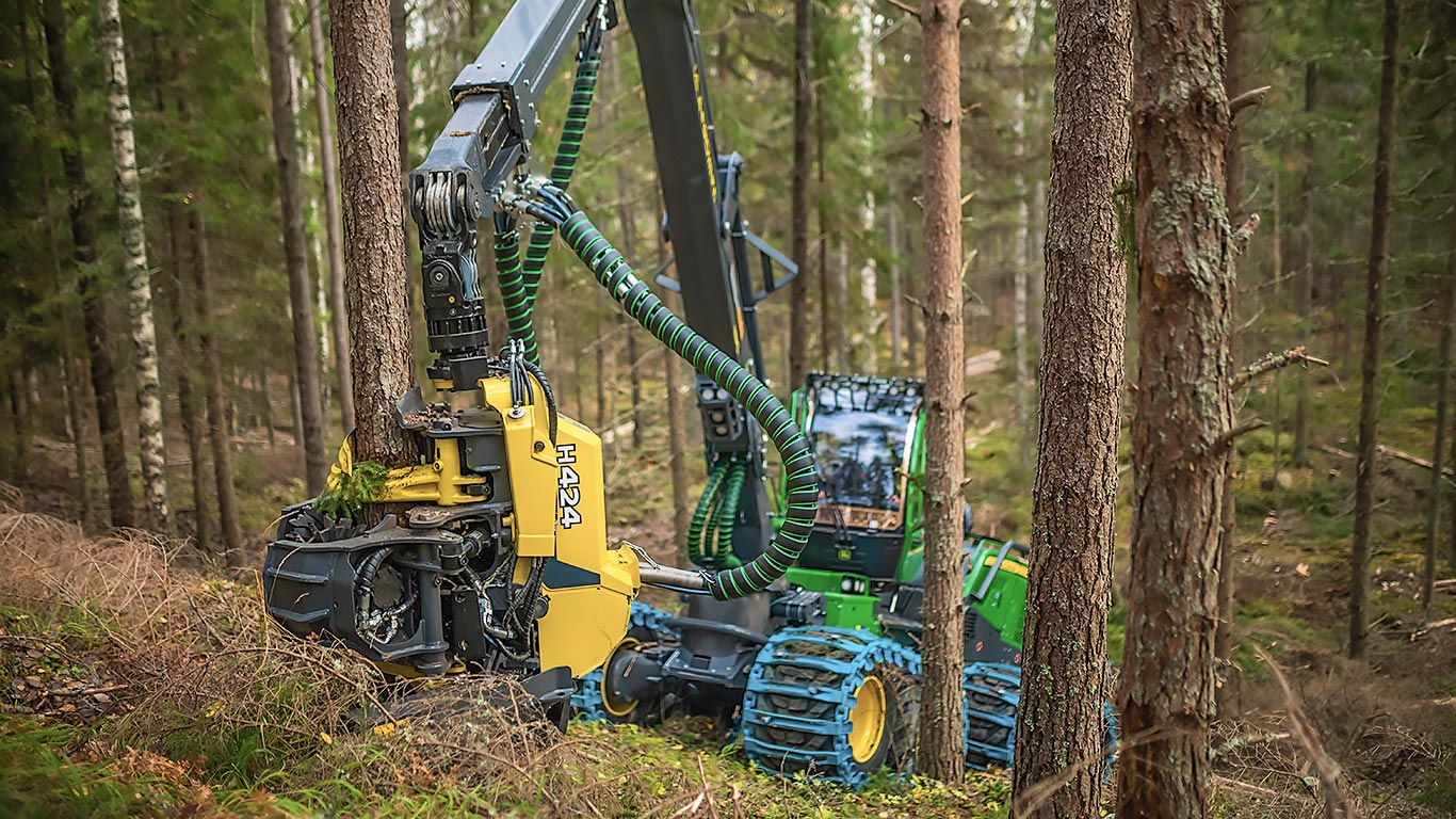 John Deere abatteuse 1170G et la tête d'abattage H424