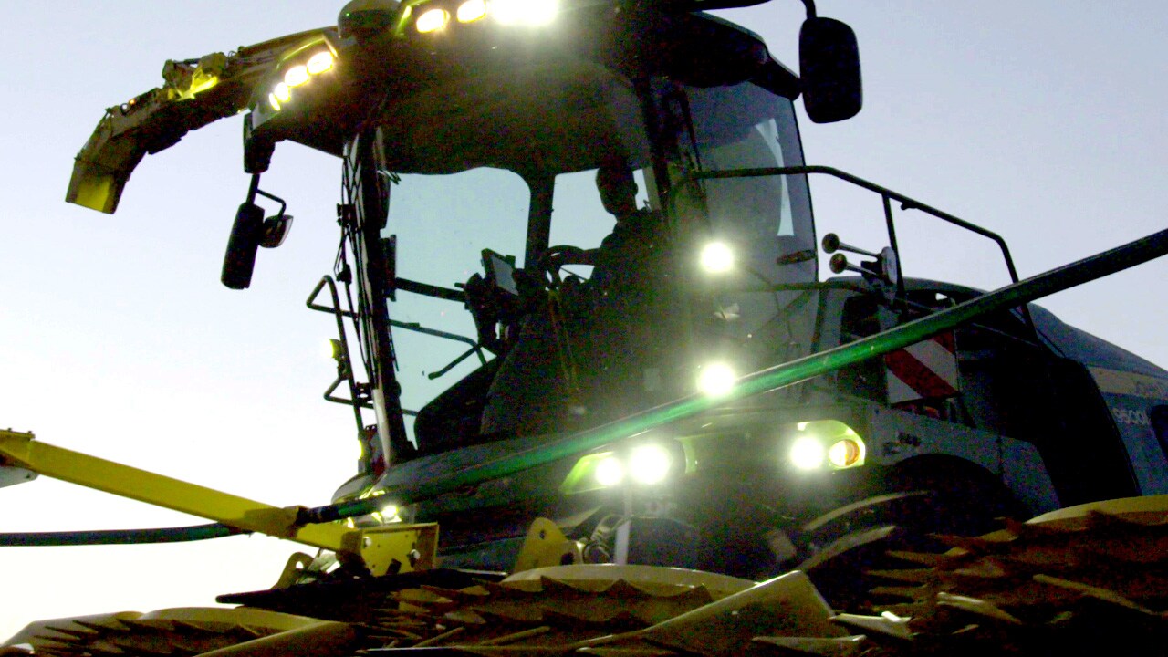 /assets/images/region-2/products/self-propelled-forage-harvesters/9000-series/spfh9500intro_thumbnail.jpg