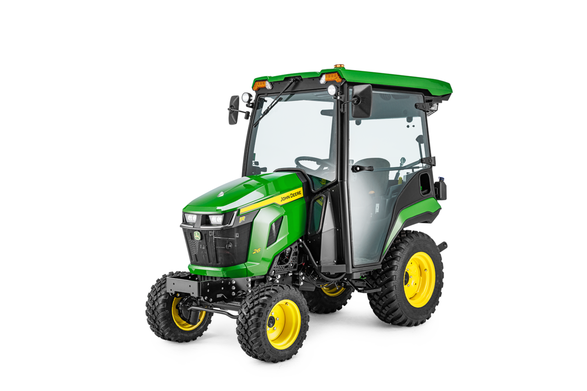 Tracteur compact John&nbsp;Deere 1R avec cabine fermée, photographié seul sur fond blanc